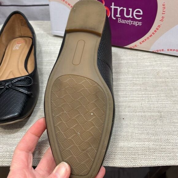Baretraps size 8M black flats - gently used with‎ original box - Picture 5 of 5